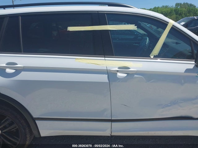 3VV8B7AXXNM034776 Volkswagen Tiguan 2.0t Se R-line Black