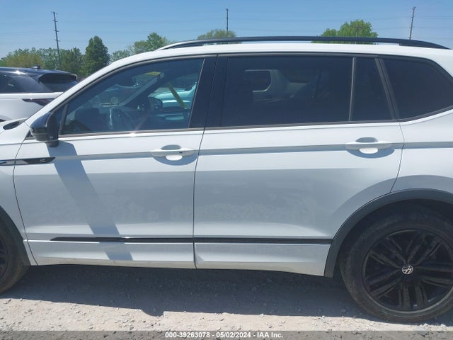 3VV8B7AXXNM034776 Volkswagen Tiguan 2.0t Se R-line Black