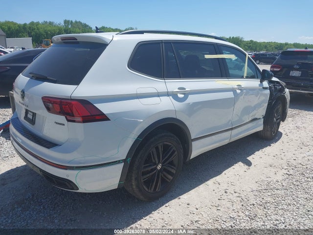 3VV8B7AXXNM034776 Volkswagen Tiguan 2.0t Se R-line Black