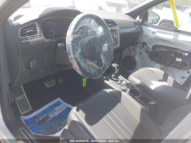 3VV8B7AXXNM034776 Volkswagen Tiguan 2.0t Se R-line Black