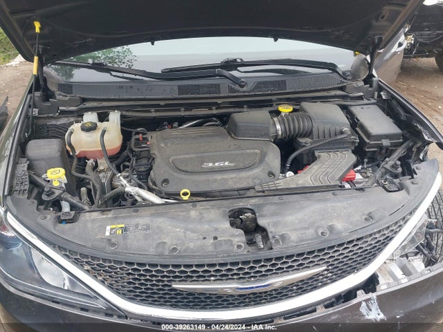 2C4RC1EG5JR139574 Chrysler Pacifica Touring L Plus