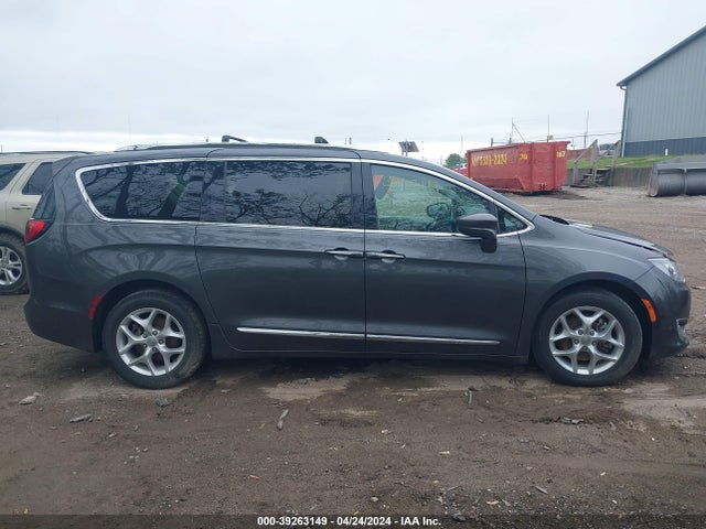2C4RC1EG5JR139574 Chrysler Pacifica Touring L Plus