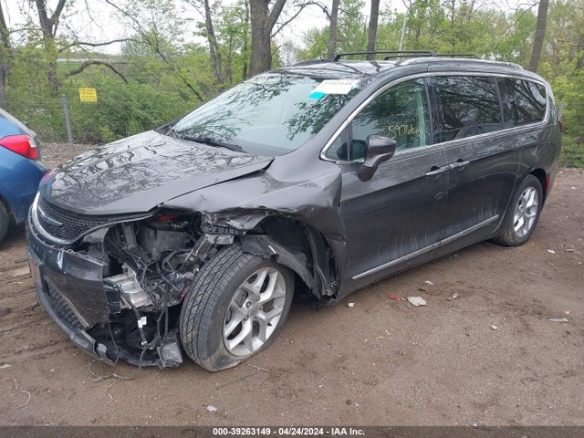 2C4RC1EG5JR139574 Chrysler Pacifica Touring L Plus