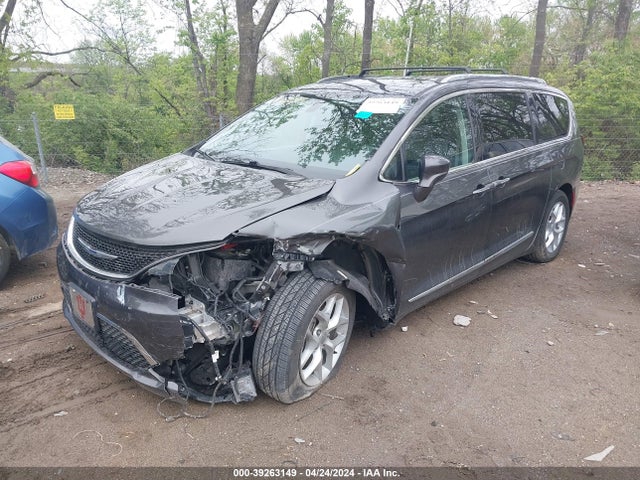 2C4RC1EG5JR139574 Chrysler Pacifica Touring L Plus