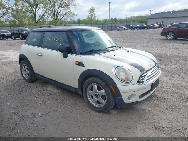 2010 MINI COOPER WMWMF3C55ATZ25749 Photo 0