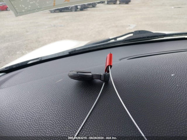 2010 MINI COOPER WMWMF3C55ATZ25749 Photo 10