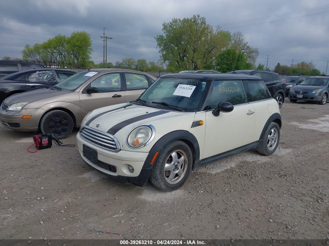 2010 MINI COOPER WMWMF3C55ATZ25749 Photo 1