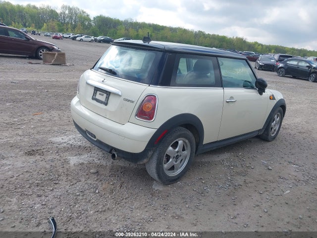 2010 MINI COOPER WMWMF3C55ATZ25749 Photo 3