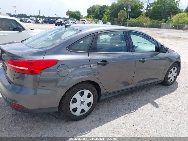 Ford FOCUS S 2018 1FADP3E24JL220630 Image 4