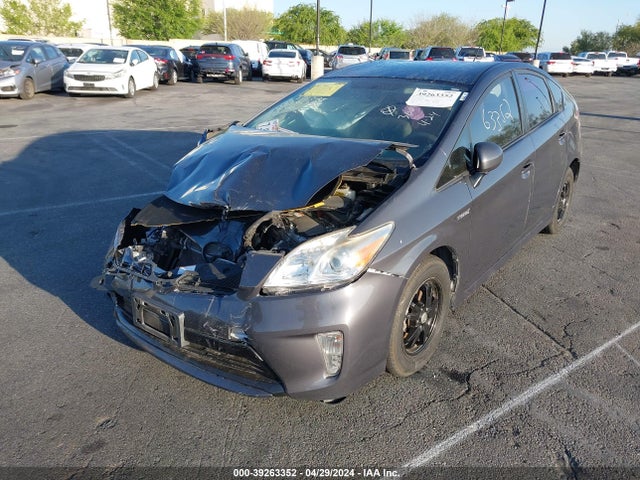 Toyota Prius Two 2015 JTDKN3DU1F1915662 Image 2