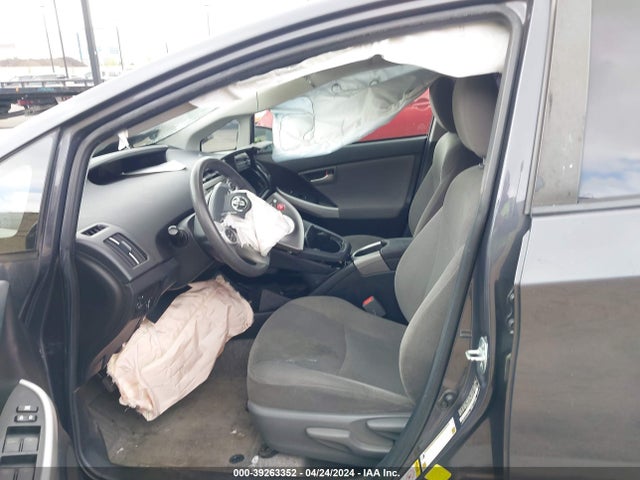 Toyota Prius Two 2015 JTDKN3DU1F1915662 Image 5