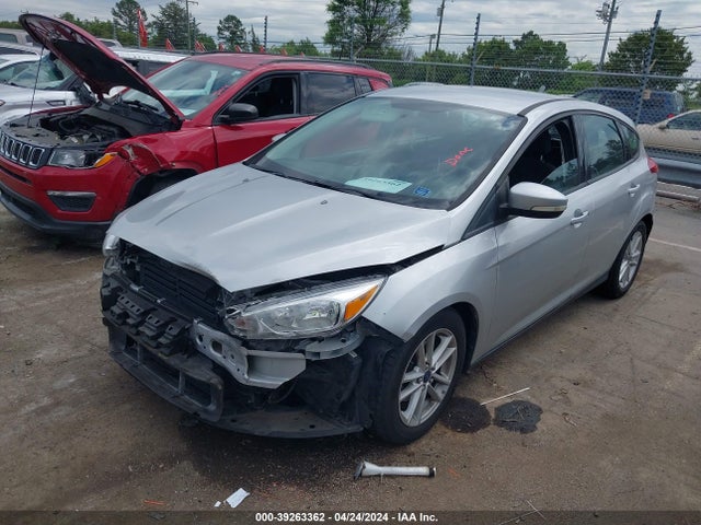 Ford FOCUS SE 2015 1FADP3K2XFL315821 Image 2