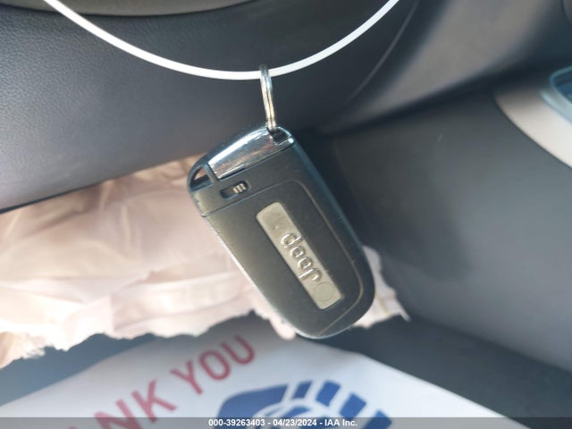 3C4NJCBB5JT272583 Jeep Compass Latitude Fwd