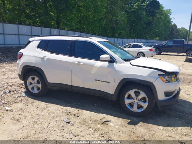 3C4NJCBB5JT272583 Jeep Compass Latitude Fwd