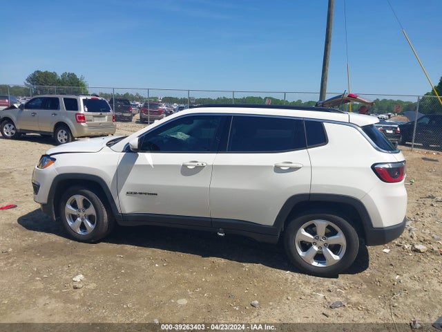 3C4NJCBB5JT272583 Jeep Compass Latitude Fwd