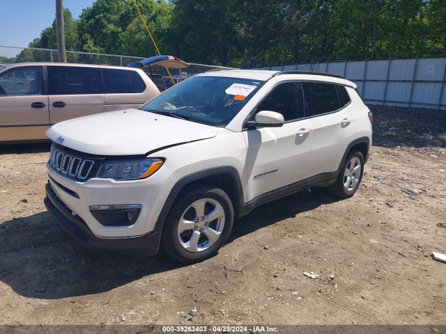 3C4NJCBB5JT272583 Jeep Compass Latitude Fwd