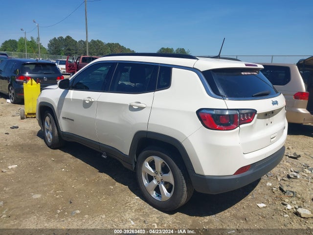 3C4NJCBB5JT272583 Jeep Compass Latitude Fwd