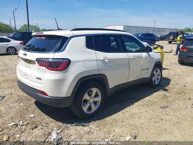 3C4NJCBB5JT272583 Jeep Compass Latitude Fwd