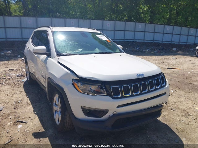 3C4NJCBB5JT272583 Jeep Compass Latitude Fwd