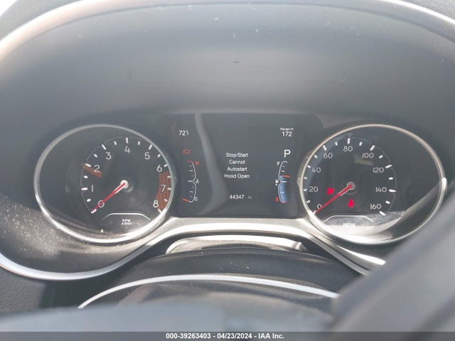 3C4NJCBB5JT272583 Jeep Compass Latitude Fwd