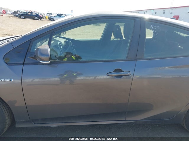 Toyota Prius Three 2016 JTDKARFU2G3017685 Image 14