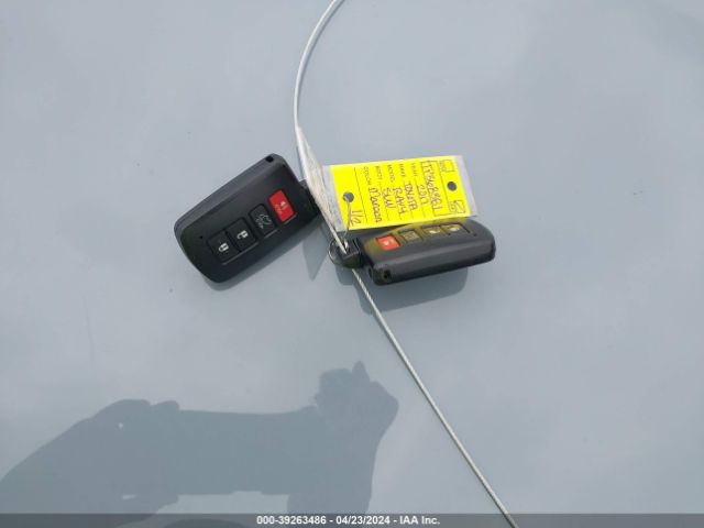 2T3NFREV6HW368381 Toyota RAV4 SE