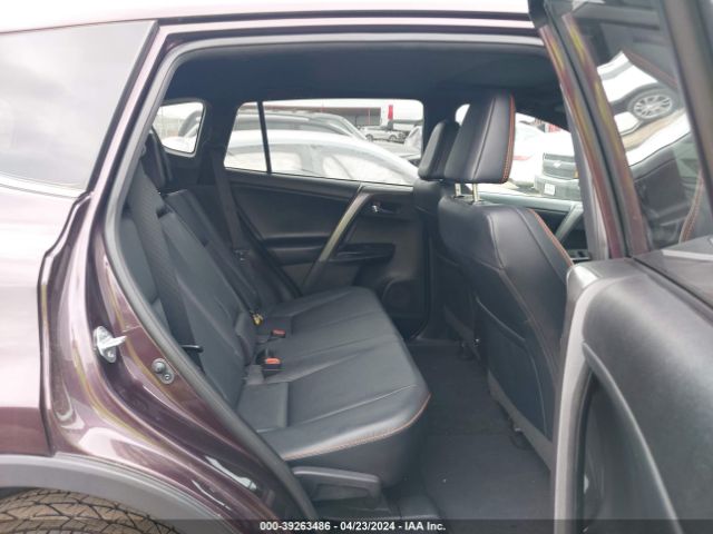 2T3NFREV6HW368381 Toyota RAV4 SE
