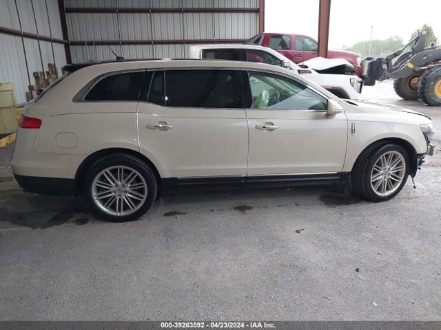 Lincoln Mkt Reserve 2018 2LMHJ5AT1JBL00345 Image 13