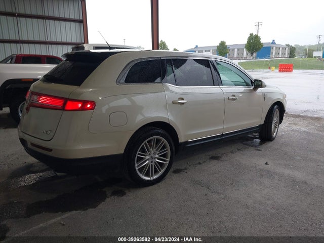 Lincoln Mkt Reserve 2018 2LMHJ5AT1JBL00345 Image 4