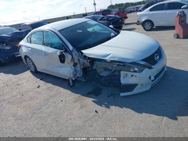 2018 1N4AL3APXJC138501 main image