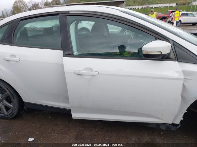 Ford FOCUS SE 2014 1FADP3F2XEL106507 Image 14