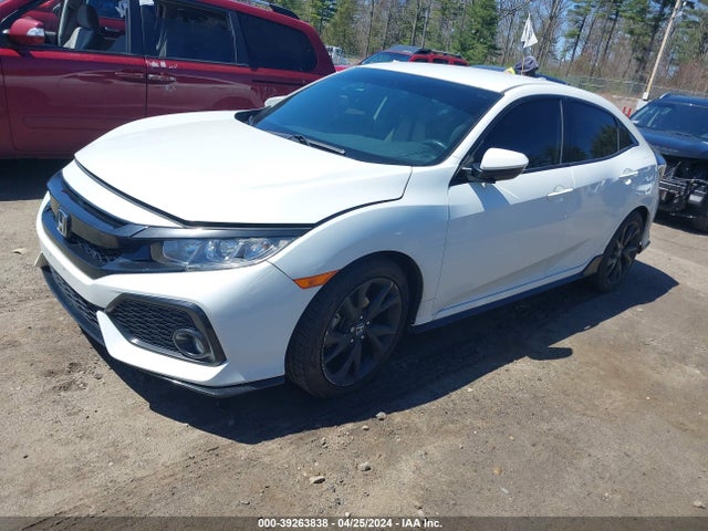 Honda Civic Sport 2018 SHHFK7G45JU217325 Image 2