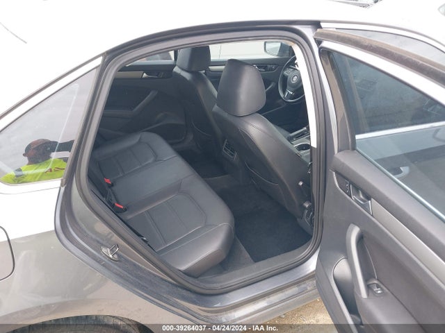 1VWBS7A37EC040437 Volkswagen Passat 1.8t Se