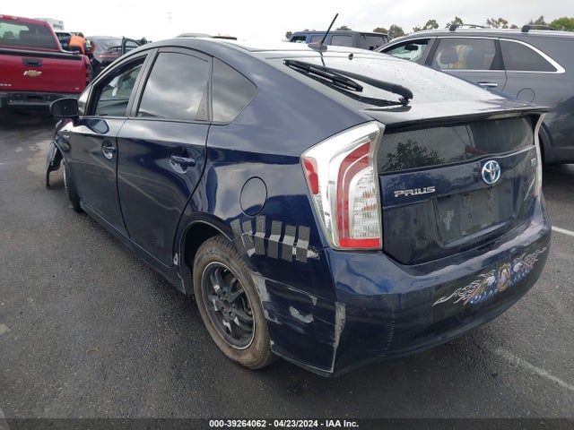 Toyota Prius Three 2014 JTDKN3DU1E0370552 Image 3