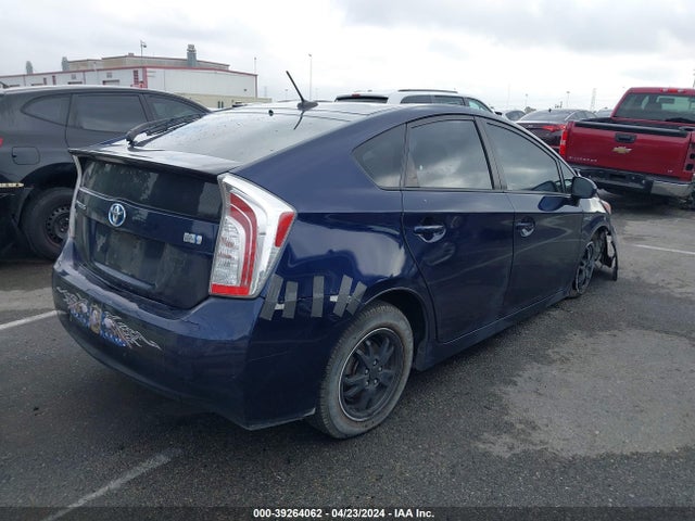 Toyota Prius Three 2014 JTDKN3DU1E0370552 Image 4