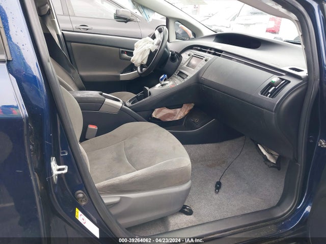 Toyota Prius Three 2014 JTDKN3DU1E0370552 Image 5
