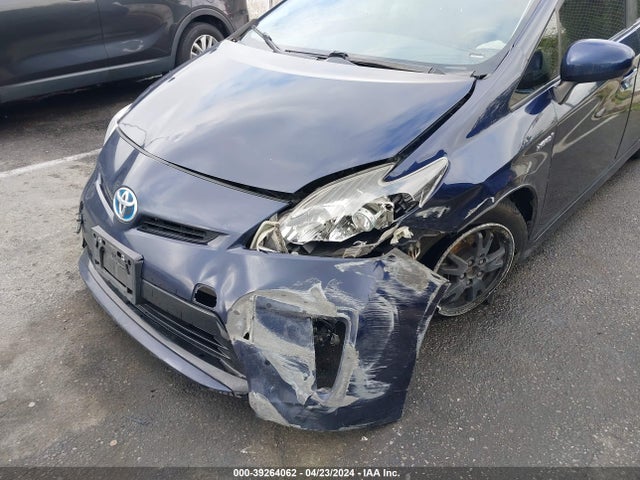 Toyota Prius Three 2014 JTDKN3DU1E0370552 Image 6