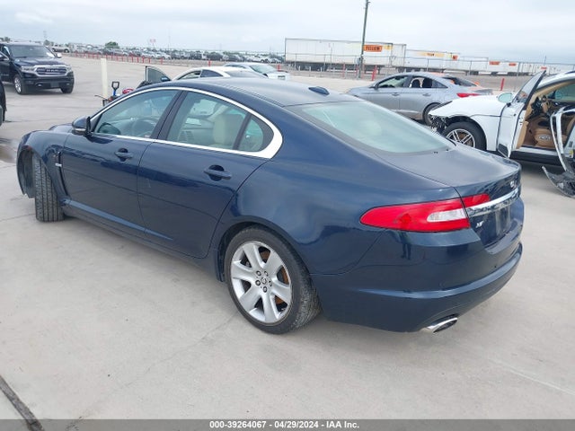 2011 JAGUAR XF SAJWA0FBXBLR87869 Photo 2
