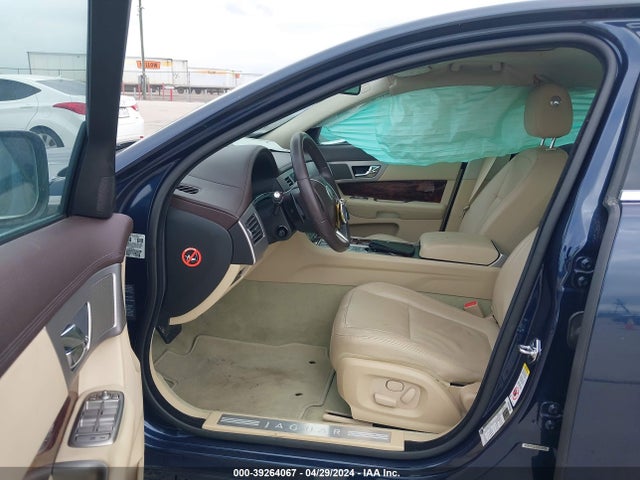 2011 JAGUAR XF SAJWA0FBXBLR87869 Photo 4