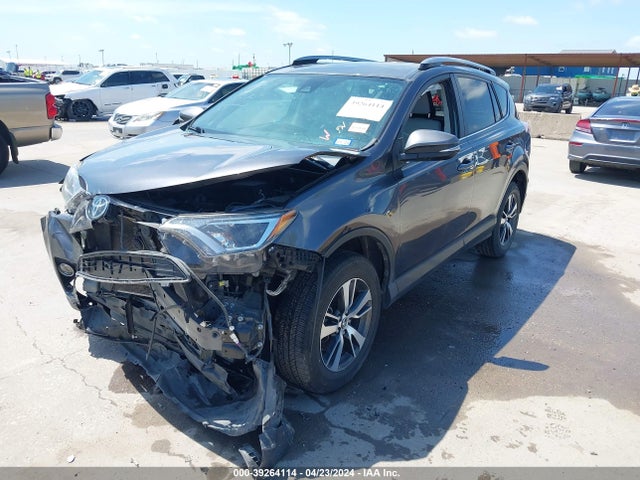 Toyota Rav4 Xle 2018 JTMWFREV4JJ741782 Image 2