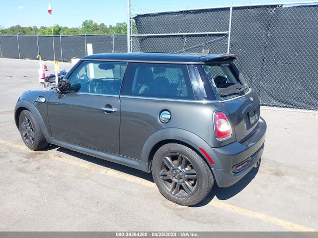2011 MINI COOPER S WMWSV3C58BTY20795 Photo 2