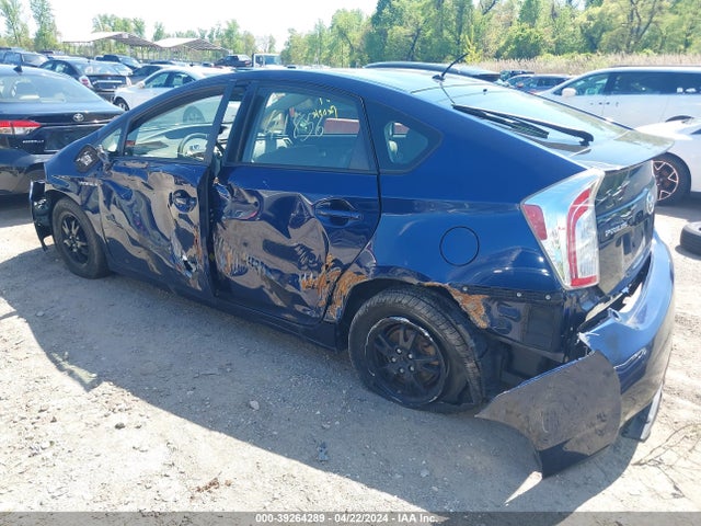 Toyota Prius Two 2014 JTDKN3DU3E1776536 Image 3