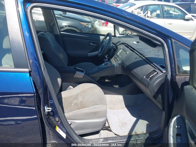 Toyota Prius Two 2014 JTDKN3DU3E1776536 Image 5