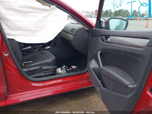 1VWAT7A32FC093816 Volkswagen Passat 1.8t Wolfsburg Edition