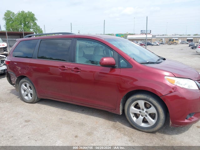 Toyota Sienna Le 8 Passenger 2017 5TDKZ3DCXHS835696 Image 14