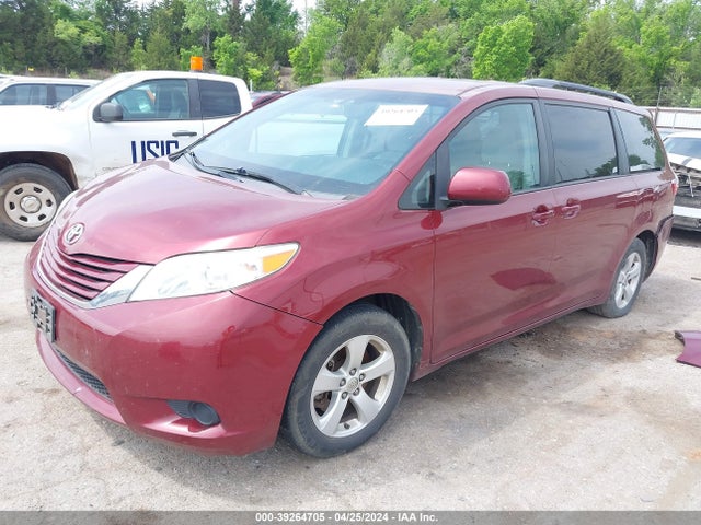 Toyota Sienna Le 8 Passenger 2017 5TDKZ3DCXHS835696 Image 2
