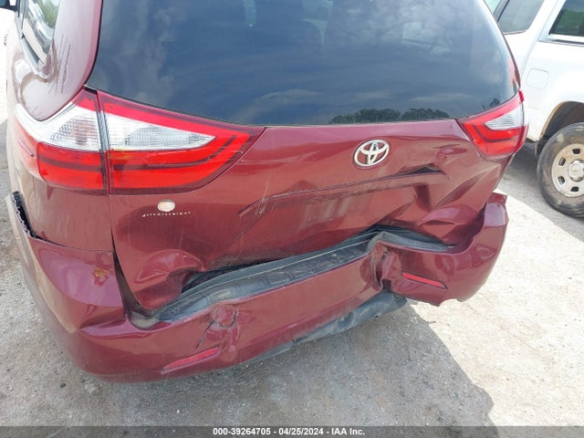 Toyota Sienna Le 8 Passenger 2017 5TDKZ3DCXHS835696 Image 6
