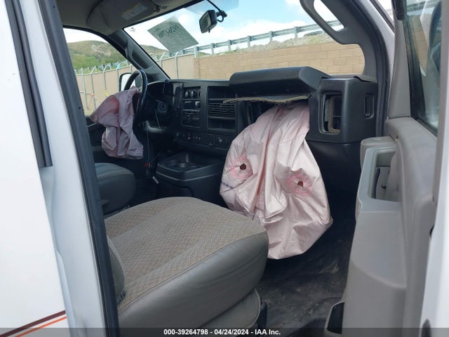 Chevrolet Express 2500 Work Van 2019 1GCWGBFG6K1169877 Image 5