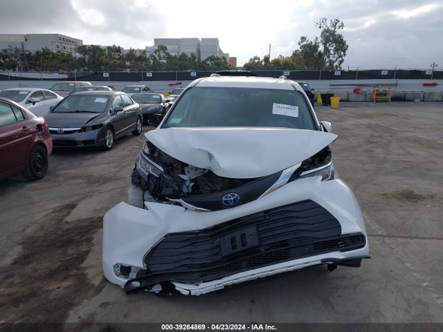 Toyota SIENNA LE 2022 5TDBRKEC3NS116133 Image 12