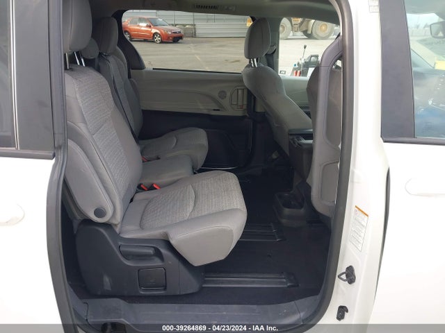 Toyota SIENNA LE 2022 5TDBRKEC3NS116133 Image 8